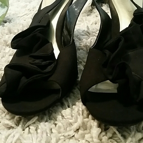 Shoes - Picture 3 of 4